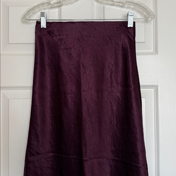 Aritzia Babaton Cardamon Midi Satin Skirt 2 - Picture 2 of 6
